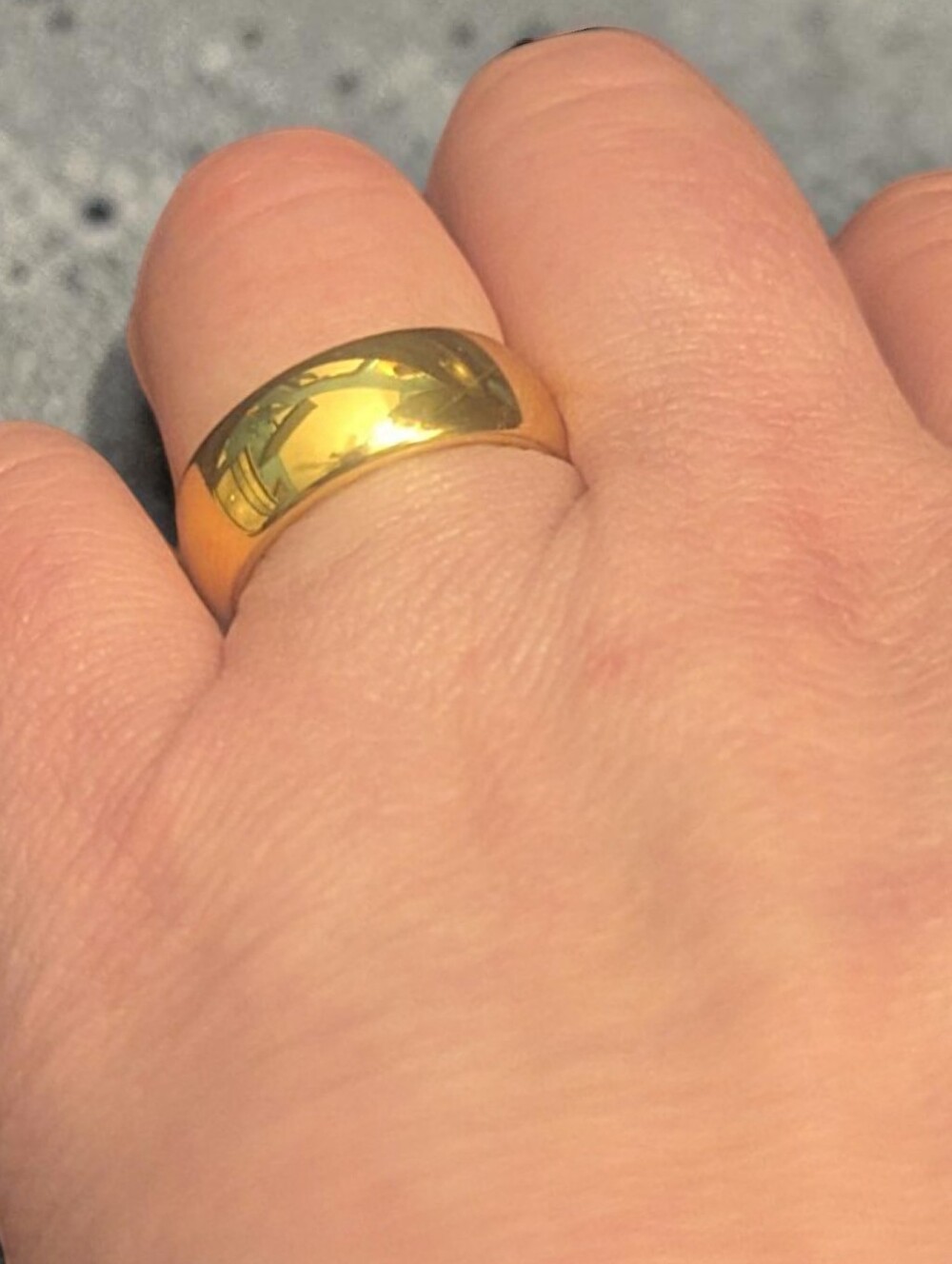 18K Gold Bonded Wedding 8mm Ring Various Sizes - Picture 4 of 4